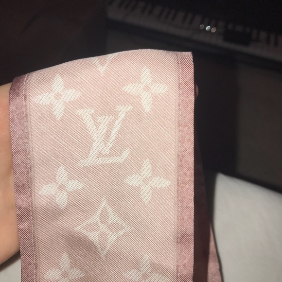 EUC Authentic Louis Vuitton Light Pink Bandeau - Picture 8 of 8